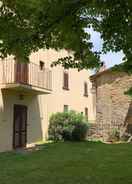 Garden Alluring Holiday Home With Garden in Pergine Valdarno