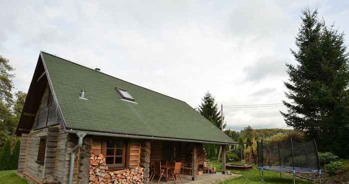 Lainnya Scenic Holiday Home in Sluknov With Garden