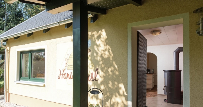 อื่นๆ Fascinating Holiday Home in Walthersdorf With Roofed Terrace