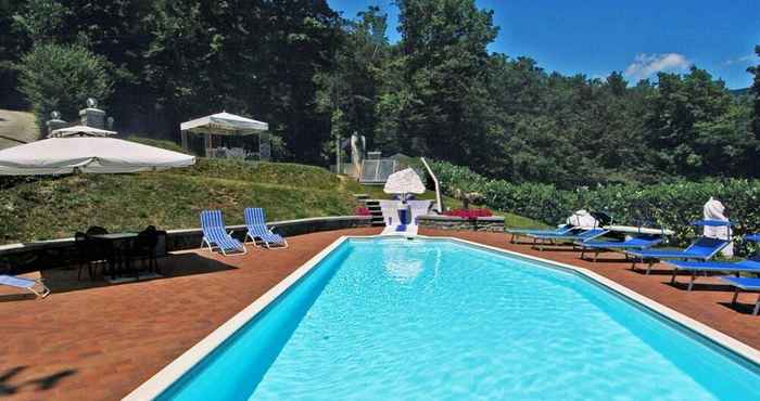 Lainnya Exclusive Villa in Countryside of Pistoia with Private Pool & Hot Tub