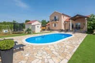 Others Luxurious Holiday Home in Policnik With Swimming Pool