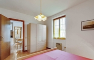 อื่นๆ 2 Attractive Holiday Home in Lazise With Shared Pool