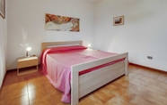 อื่นๆ 3 Attractive Holiday Home in Lazise With Shared Pool