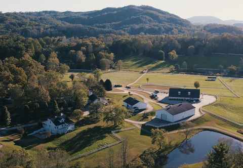 Others The Horse Shoe Farm