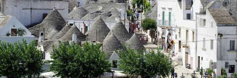 Lainnya Typical Trullo with Conical Roof in Excellent Area near Sea