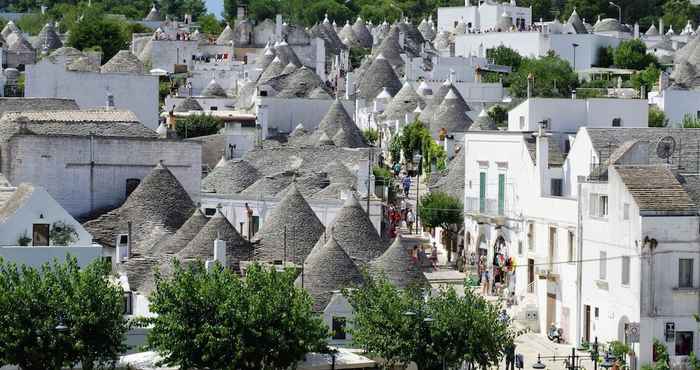Lainnya Typical Trullo with Conical Roof in Excellent Area near Sea