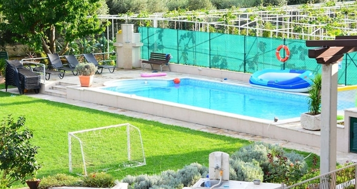 Others Cozy Villa in Ploce With Shared Pool