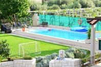Lainnya Cozy Villa in Ploce With Shared Pool