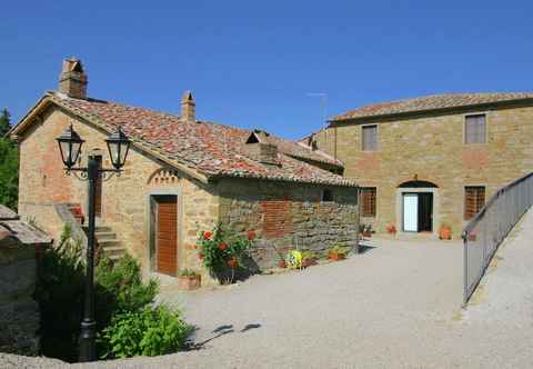 Lainnya Lovely Villa in Cortona With Swimming Pool