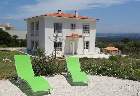 Lain-lain Attractive Villa in Caldas da Rainha With a Terrace and bbq