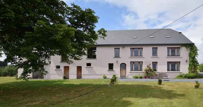 Lainnya Rural Renovated Farmhouse With Large Garden