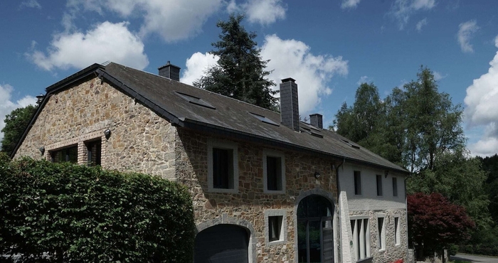 Khác Character House With a Large Garden in a Quiet Area