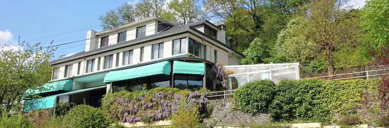 Lainnya Spacious Holiday Home in La Roche-en-ardenne With Fireplace