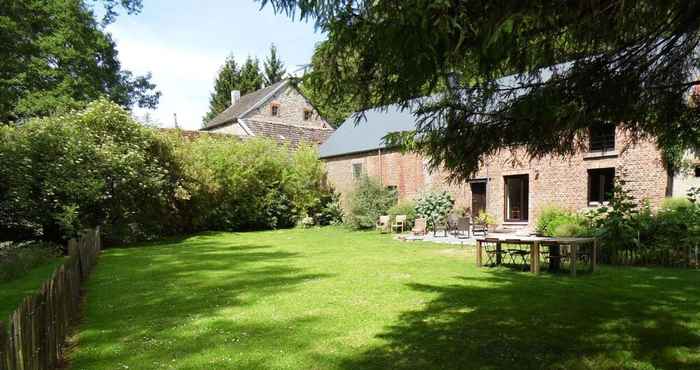 อื่นๆ Regional House With Exposed Timber Frame Elements Full of Authenticity and Charm in a Green Area