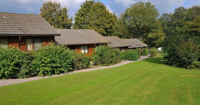 Lain-lain Cozy Holiday Home With an Oven in a Green Area