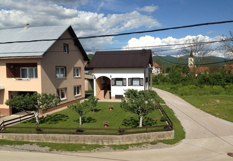 อื่นๆ Quiet Country Side Cottage with Private Garden & WiFi near Nature Park Velebit