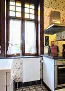 Dapur peribadi A Beautiful Belle Epoque Villa in the Heart of Hamoir