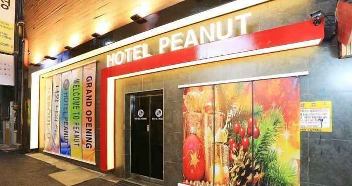 Lain-lain Peanut Hotel