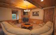 Lainnya 5 Sojourner's Lodge & Log Cabin Suites