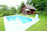 Lainnya Sunlit Holiday Home in Bechyne With Private Pool