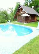 Imej utama Sunlit Holiday Home in Bechyne With Private Pool