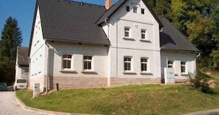 Lainnya Modern Holiday Home in Vidochov With Private Swimming Pool