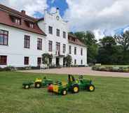 Others 7 Historic Apartment in Gerdshagen With Garden