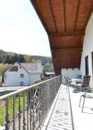 Balkoni Sun-kissed Apartment in Lirstal With Garden