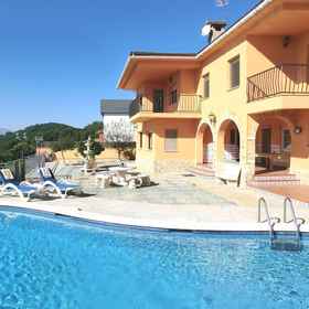 Primary image 1 布拉内斯美丽别墅，带私人游泳池, Albanyà Villas