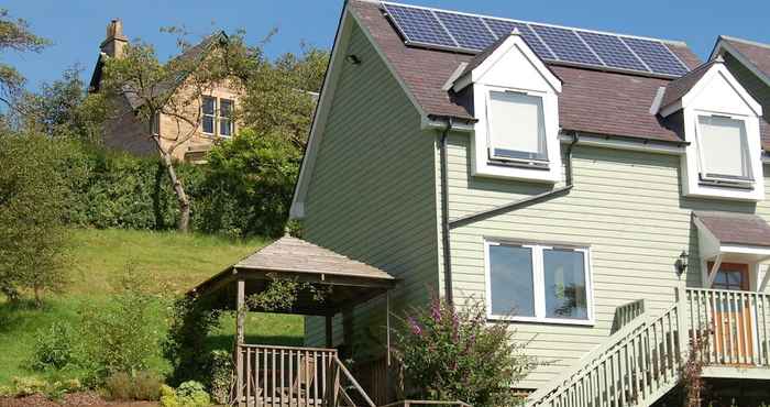 Others Lovely Cottage in Garden Grounds Near Centre