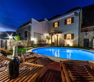 Lain-lain 7 Gorgeous Holiday Home With Pool and Terrace