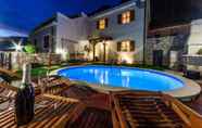 Others 7 Gorgeous Holiday Home With Pool and Terrace