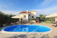 Others Modern Countryside Villa Near the Sea, Private Swimming Pool, Lovely Guesthouse