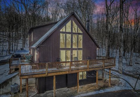 Khác Sqyrls Nest - 3BR Retreat With a Hot Tub