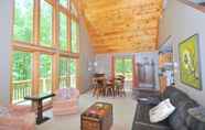 Others 4 Sqyrls Nest - 3BR Retreat With a Hot Tub