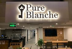 Others 2 Pure Blanche Hotel