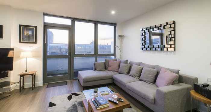 Lainnya ALTIDO Trendy Islington Flat for 2 with Patio