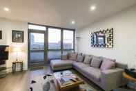 Others ALTIDO Trendy Islington Flat for 2 with Patio