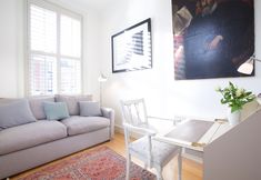 Others 2 JOIVY English Retro 2BR Apt Near Battersea Park