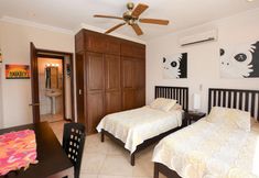 Others 2 Exquisitely Decorated 5th-floor View of 2 Bays in Flamingo