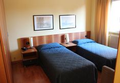 Others 3 Hotel Selide