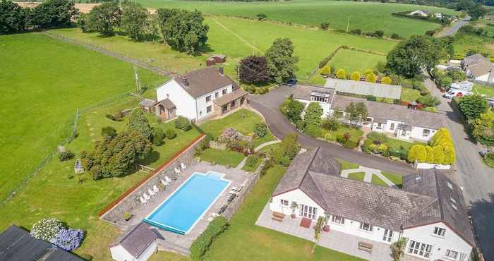Others Trenewydd Farm Holiday Cottages