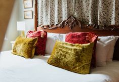 Others 5 The Suite, 82 Cathedral, Private Parking