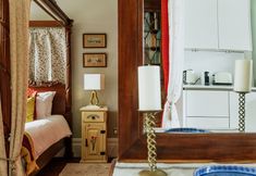 Others 4 The Suite, 82 Cathedral, Private Parking