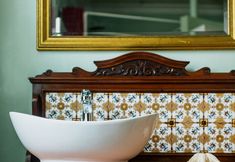 Others 6 The Suite, 82 Cathedral, Private Parking