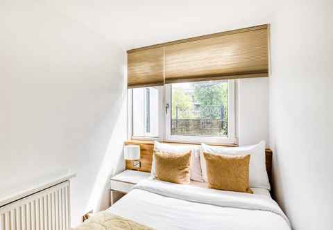 Lainnya Homely 4 Bedroom House in Brixton