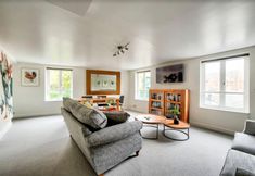 Others 6 JOIVY Modern Scottish Apt. Next to Royal Mile w/ Parking