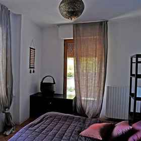 Room 1 M on the Lake, Albese con Cassano Hotels