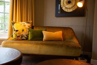 Lainnya 4 The Falcon Hotel