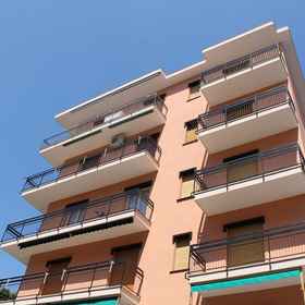 Primary image 1 House Adelin, Hotel Wall of Alassio